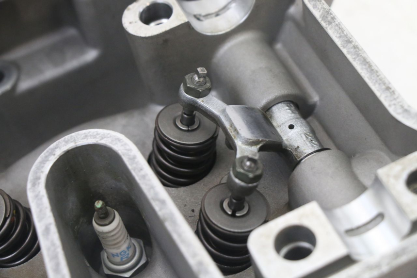 photo de CYLINDER HEAD KYMCO XCITING 500 (2007 - 2010) - Distinctive features