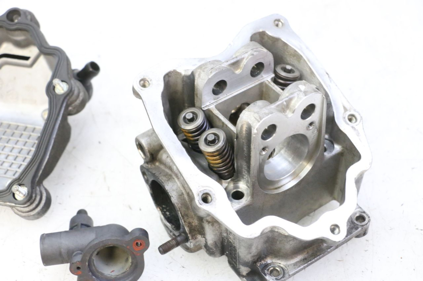 photo de CYLINDER HEAD PIAGGIO MP3 RL 250 (2006 - 2010) - Additional view of the item