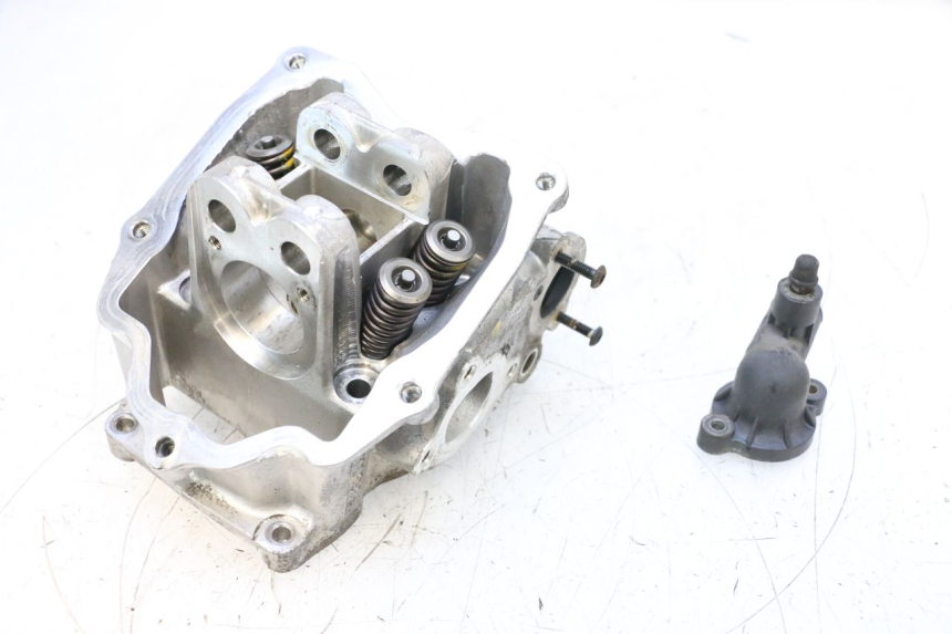 photo de CYLINDER HEAD PIAGGIO MP3 125 (2006 - 2014) - Additional view of the item