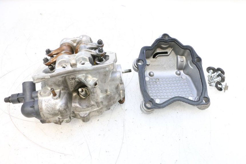 photo de CYLINDER HEAD PIAGGIO MP3 125 (2006 - 2014) - Fixing points details