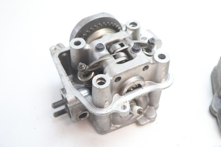 photo de CYLINDER HEAD HONDA PCX (JF28) 125 (2009 - 2011) - Alternative perspective