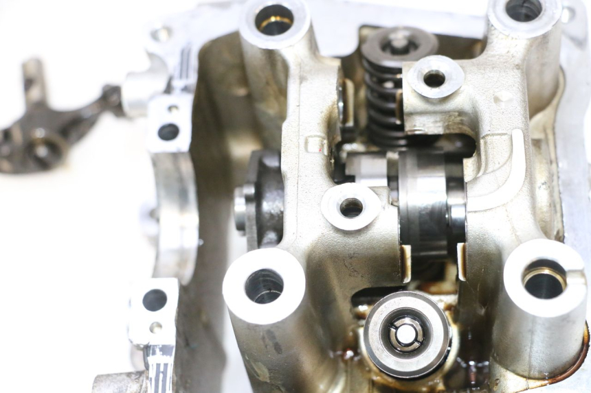photo de CYLINDER HEAD HONDA PCX (JF57/JF64) 125 (2014 - 2018) - Detailed visual inspection