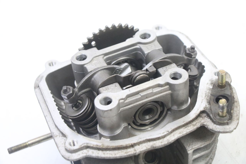 photo de CYLINDER HEAD PEUGEOT VIVACITY 125 (2010 - 2017) - High-resolution close-up