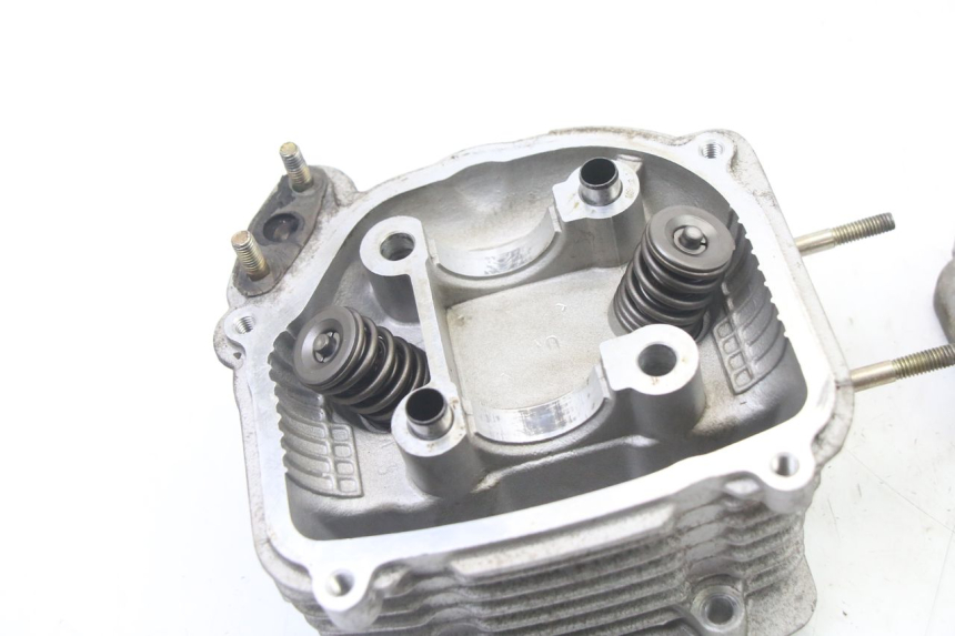 photo de CYLINDER HEAD PEUGEOT VIVACITY 125 (2010 - 2017) - Fixing points details