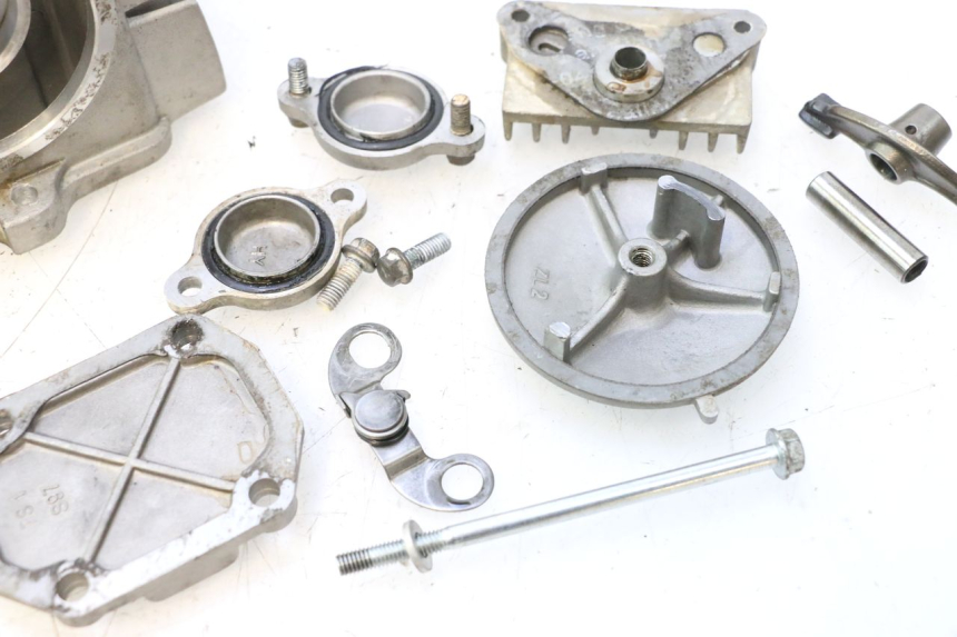 photo de CYLINDER HEAD APOLLO RFZ 125 - Distinctive features