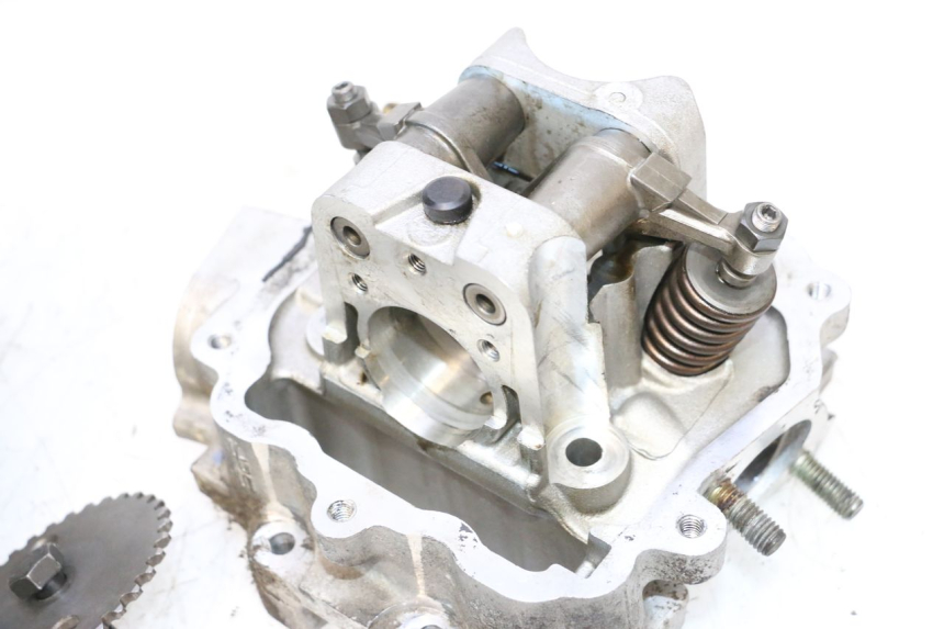 photo de CYLINDER HEAD PEUGEOT SATELIS COMPRESSOR K15 125 (2006 - 2009) - Zoom on usage condition