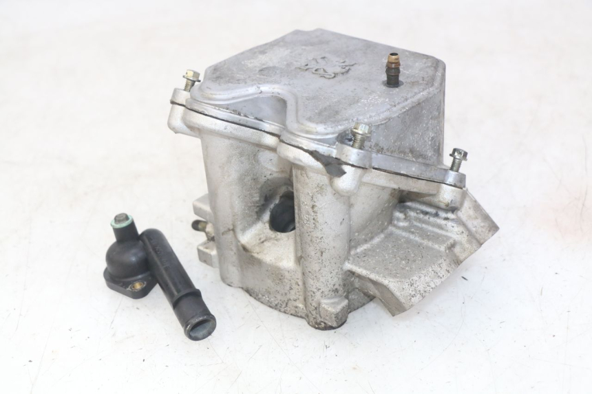 photo de CYLINDER HEAD PEUGEOT SATELIS 125 (2010 - 2012) - Fixing points details