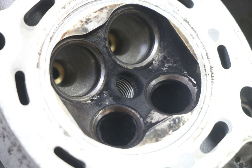 photo de CYLINDER HEAD PEUGEOT SATELIS 125 (2013 - 2018) - High-resolution close-up