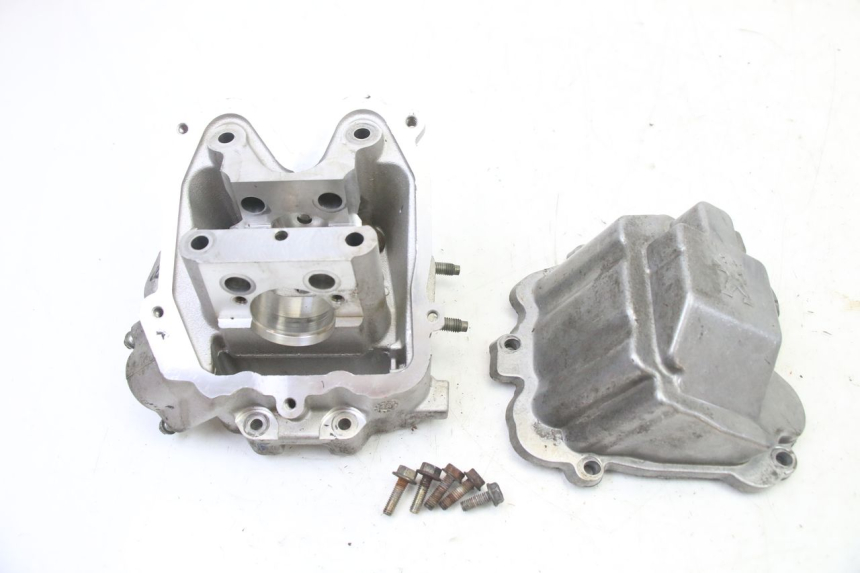 photo de CYLINDER HEAD PEUGEOT SATELIS 125 (2013 - 2018) - Technical close-up