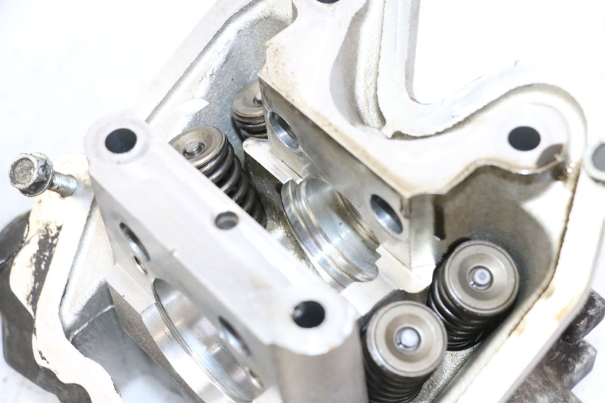 photo de CYLINDER HEAD PEUGEOT SATELIS 125 (2013 - 2018) - Fixing points details