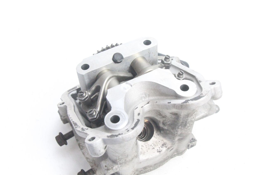 photo de CYLINDER HEAD PEUGEOT SATELIS 125 (2006 - 2009) - Alternative perspective