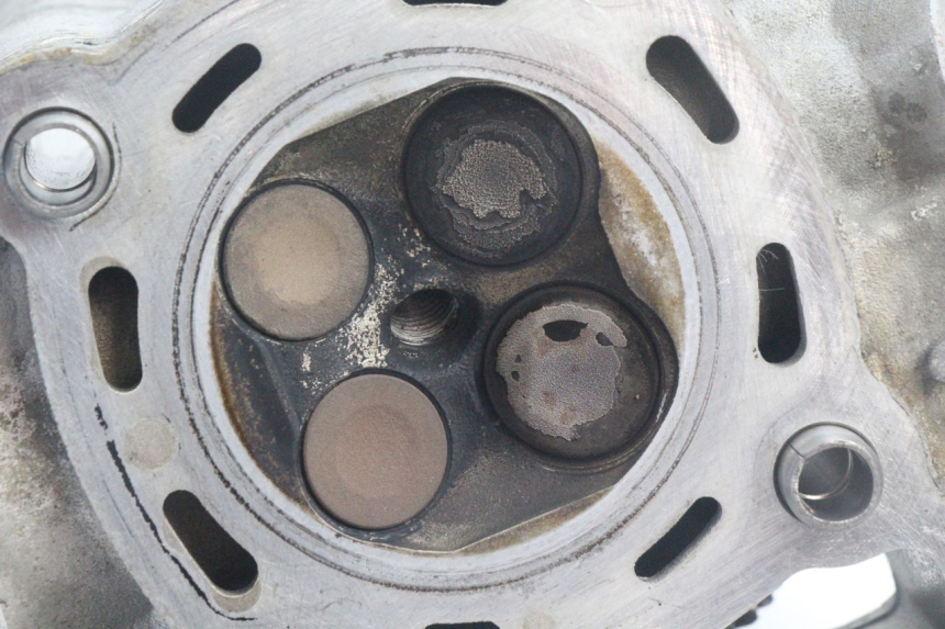 photo de CYLINDER HEAD PEUGEOT SATELIS 125 (2006 - 2009) - Fixing points details