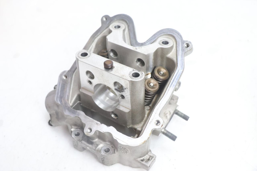 photo de CYLINDER HEAD PEUGEOT SATELIS 125 (2006 - 2009) - Additional view of the item