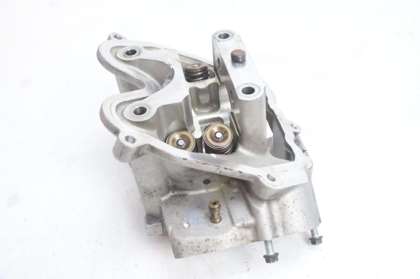 photo de CYLINDER HEAD PEUGEOT SATELIS 125 (2006 - 2009) - Distinctive features