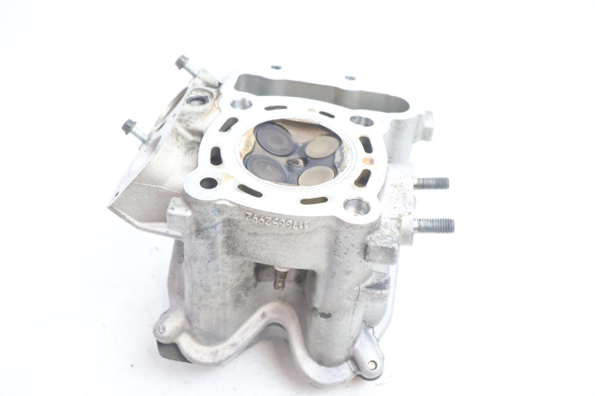 photo de CYLINDER HEAD PEUGEOT SATELIS 125 (2006 - 2009) - Fixing points details
