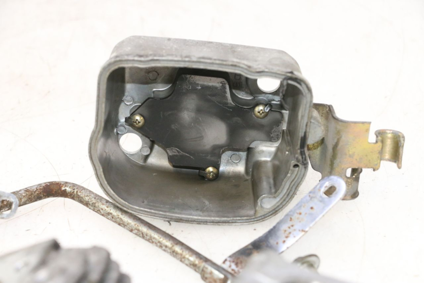 photo de CYLINDER HEAD HONDA SCV LEAD 100 (2003 - 2007) - Focus on structure
