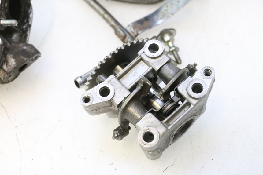 photo de CYLINDER HEAD HONDA SCV LEAD 100 (2003 - 2007) - Alternative perspective