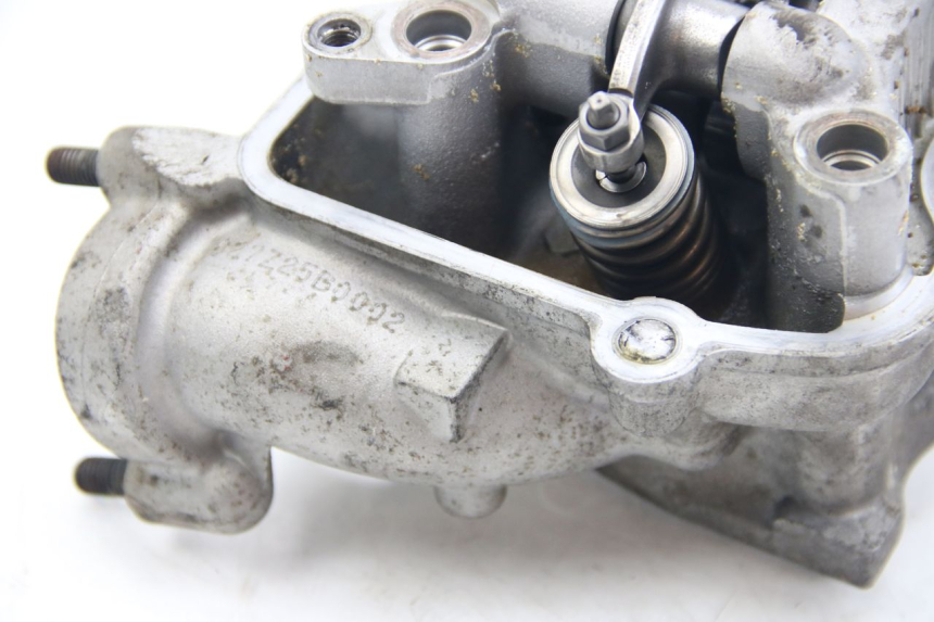 photo de CYLINDER HEAD SUZUKI SIXTEEN 125 (2008 - 2010) - Detailed visual inspection