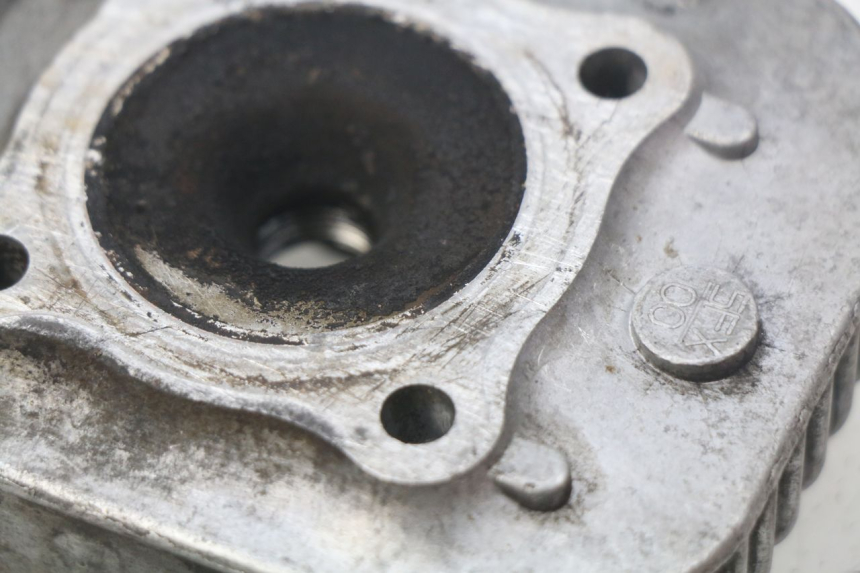 photo de CYLINDER HEAD YAMAHA SLIDER NAKED 50 (2004 - 2018) - Alternative perspective