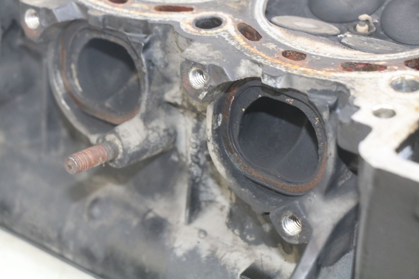 photo de CYLINDER HEAD TRIUMPH SPRINT ST 955 (1999 - 2001) - Alternative perspective