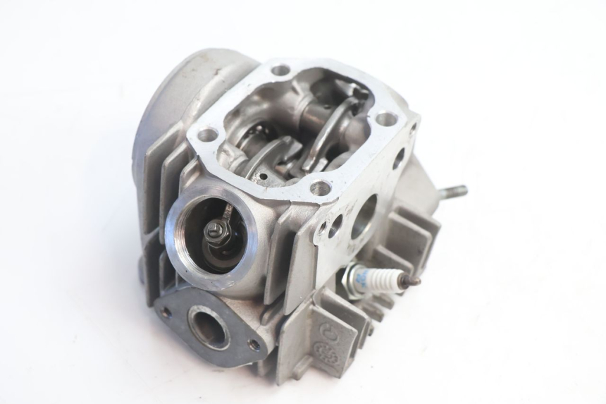 photo de CYLINDER HEAD YAMASAKI STREET 50 (2013 - 2018) - Surface and material condition