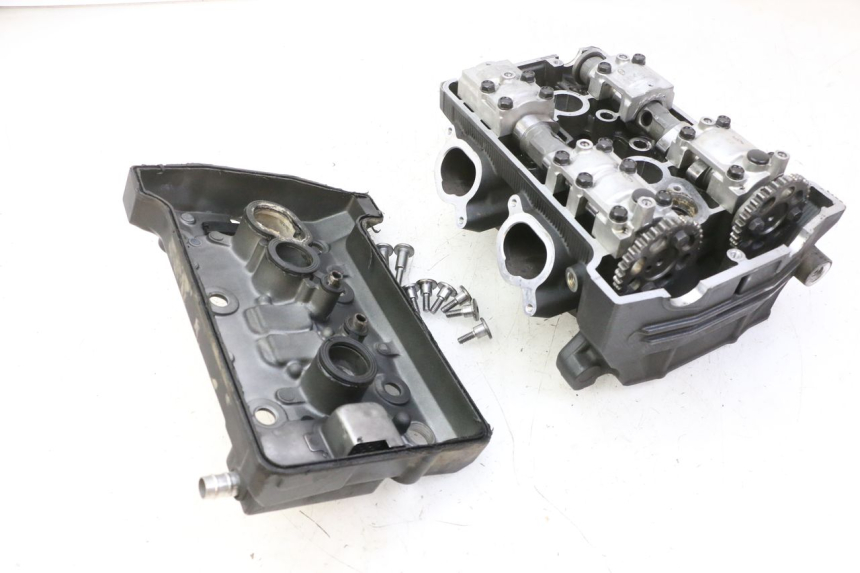 photo de CYLINDER HEAD YAMAHA TDM ABS 900 (2002 - 2014) - Detailed visual inspection