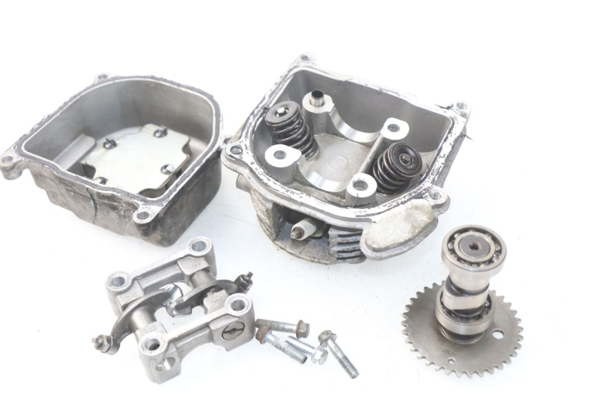 photo de CYLINDER HEAD PEUGEOT V-CLIC VCLIC 50 (2007 - 2013) - Additional view of the item