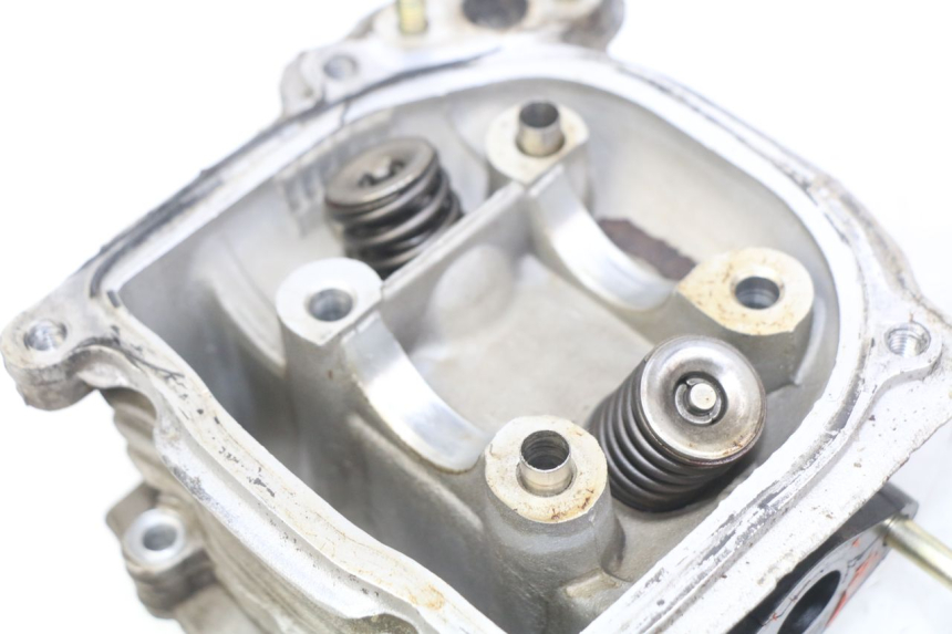 photo de CYLINDER HEAD PEUGEOT V-CLIC VCLIC 50 (2007 - 2013) - High-resolution close-up