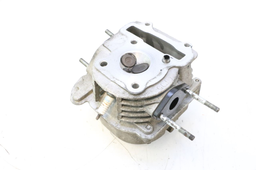 photo de CYLINDER HEAD PEUGEOT V-CLIC VCLIC 50 (2007 - 2013) - Alternative perspective