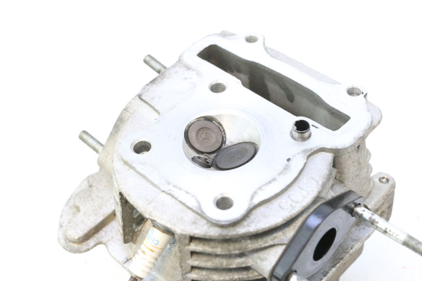 photo de CYLINDER HEAD PEUGEOT V-CLIC VCLIC 50 (2007 - 2013) - Technical close-up