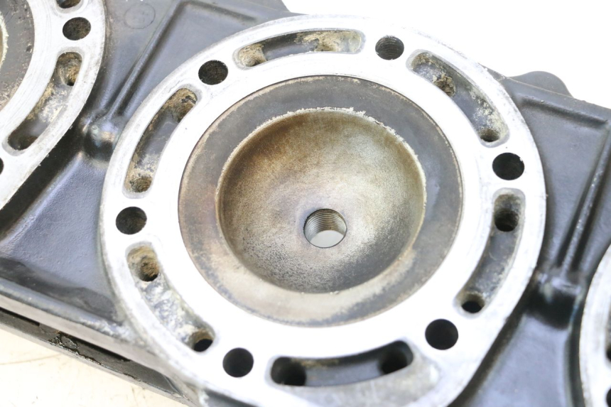 photo de CYLINDER HEAD YAMAHA WAVE RUNNER GP R 1200 (2000 - 2003) - Technical close-up