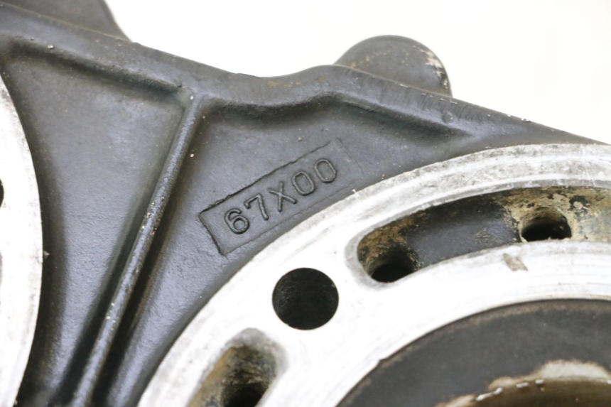 photo de CYLINDER HEAD YAMAHA WAVE RUNNER GP R 1200 (2000 - 2003) - Fixing points details