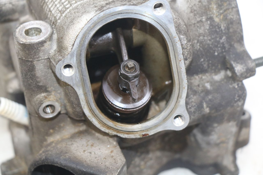 photo de CYLINDER HEAD YAMAHA X-MAX XMAX 250 (2006 - 2009) - Detailed visual inspection