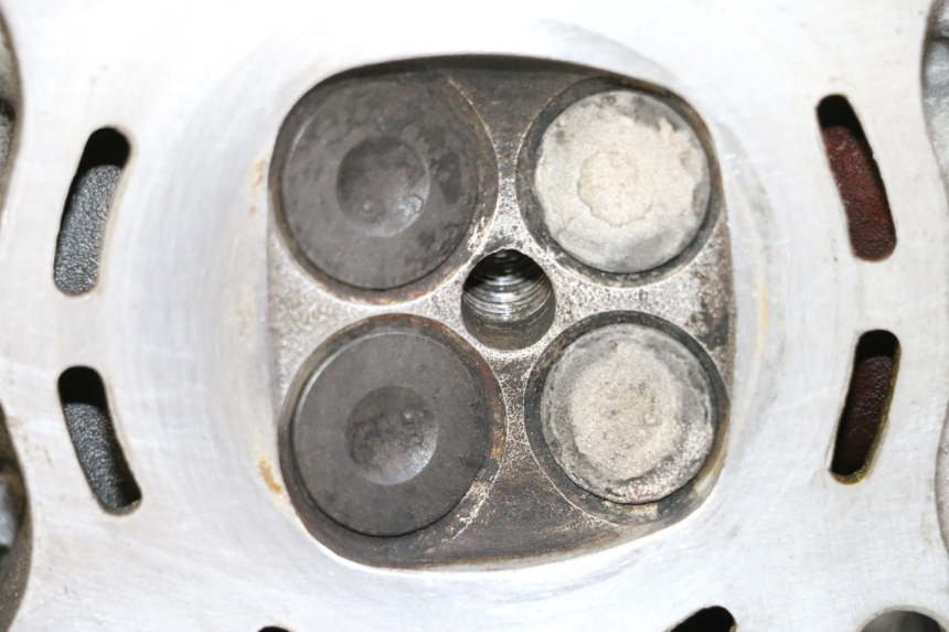 photo de CYLINDER HEAD YAMAHA X-MAX XMAX 125 (2010 - 2013) - Detailed visual inspection