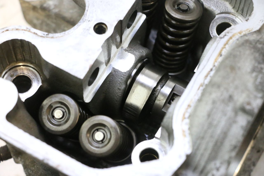 photo de CYLINDER HEAD YAMAHA XMAX X-MAX 125 (2006 - 2009) - Detailed visual inspection