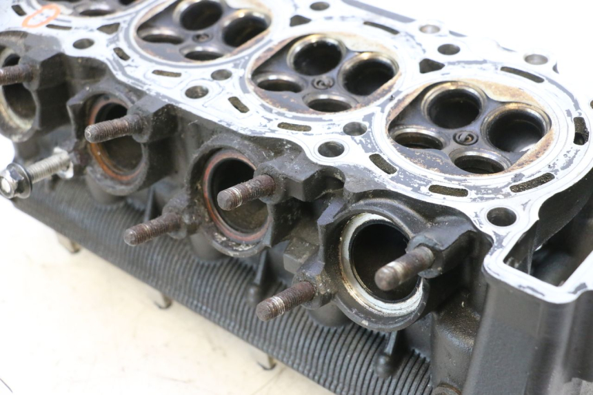 photo de CYLINDER HEAD YAMAHA XJ6 ABS 600 (2008 - 2016) - Alternative perspective