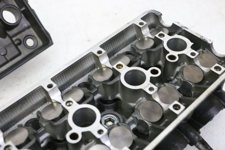 photo de CYLINDER HEAD YAMAHA XJ6 600 (2008 - 2016) - Technical close-up