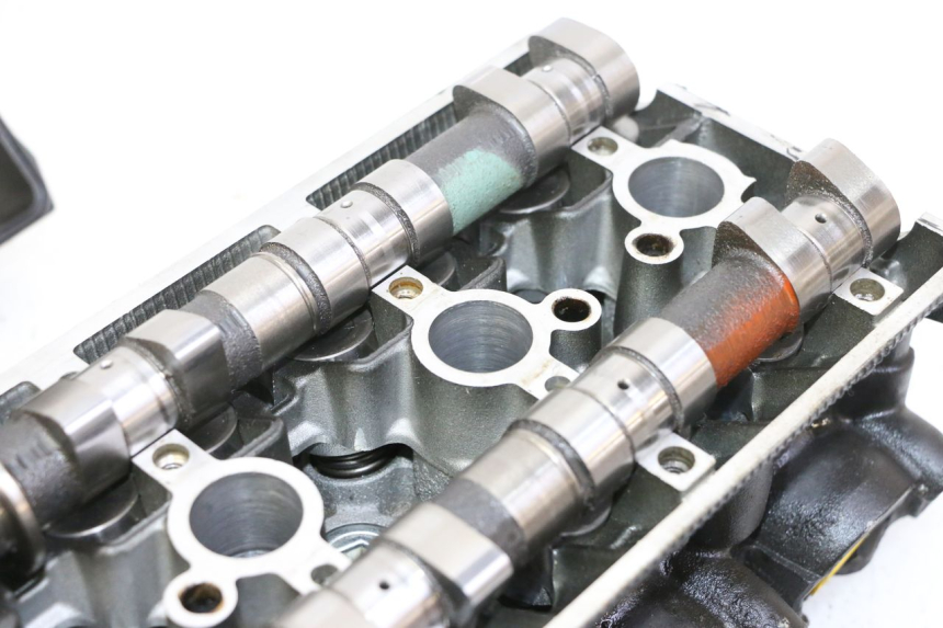 photo de CYLINDER HEAD YAMAHA XJ6 600 (2008 - 2016) - Detailed visual inspection