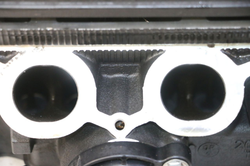 photo de CYLINDER HEAD YAMAHA XJ6 600 (2008 - 2016) - Surface and material condition