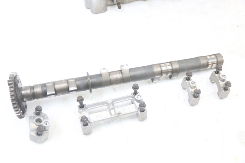 photo de CYLINDER HEAD YAMAHA FJR ABS 1300 (2006 - 2012) - Alternative angle