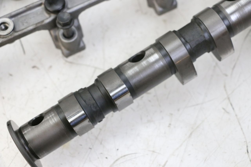 photo de CYLINDER HEAD YAMAHA FZS FAZER 600 (2001 - 2003) - Technical close-up