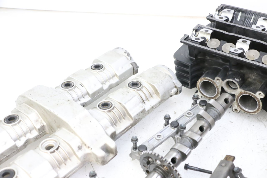 photo de CYLINDER HEAD YAMAHA FZS FAZER 600 (2001 - 2003) - Fixing points details