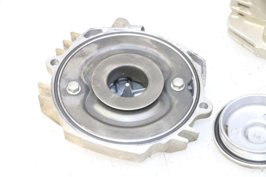 photo de CYLINDER HEAD YAMAHA YFM R RAPTOR 250 (2008 - 2014) - High-resolution close-up