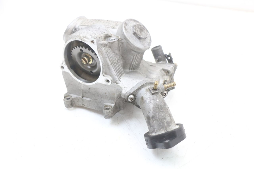 photo de CYLINDER HEAD YAMAHA YP MAJESTY 125 (2002 - 2006) - Alternative perspective