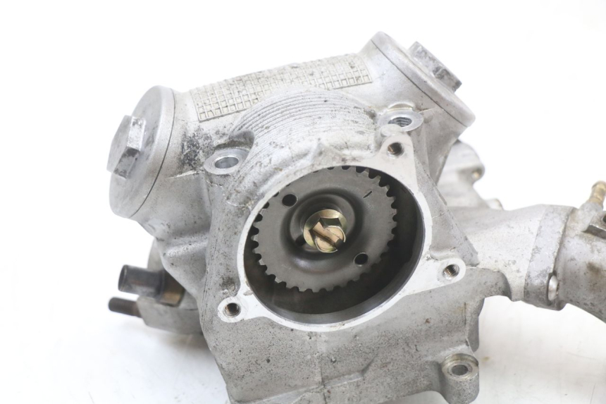 photo de CYLINDER HEAD YAMAHA YP MAJESTY 125 (2002 - 2006) - Technical close-up