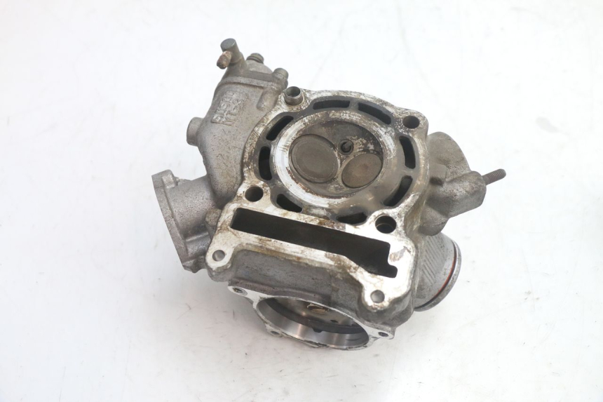 photo de CYLINDER HEAD YAMAHA YP MAJESTY 125 (1998 - 2001) - Alternative perspective