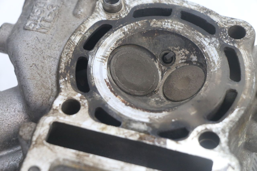 photo de CYLINDER HEAD YAMAHA YP MAJESTY 125 (1998 - 2001) - Technical close-up