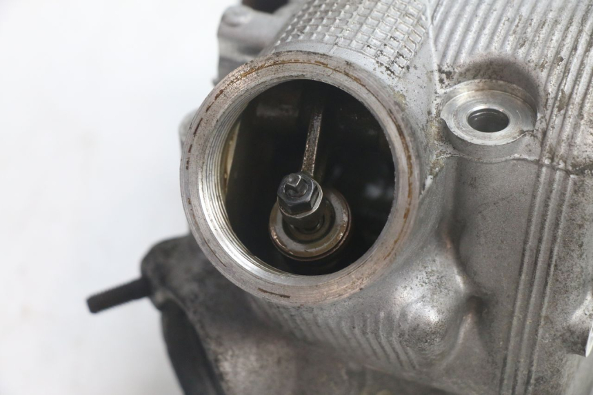 photo de CYLINDER HEAD YAMAHA YP MAJESTY 125 (1998 - 2001) - Fixing points details