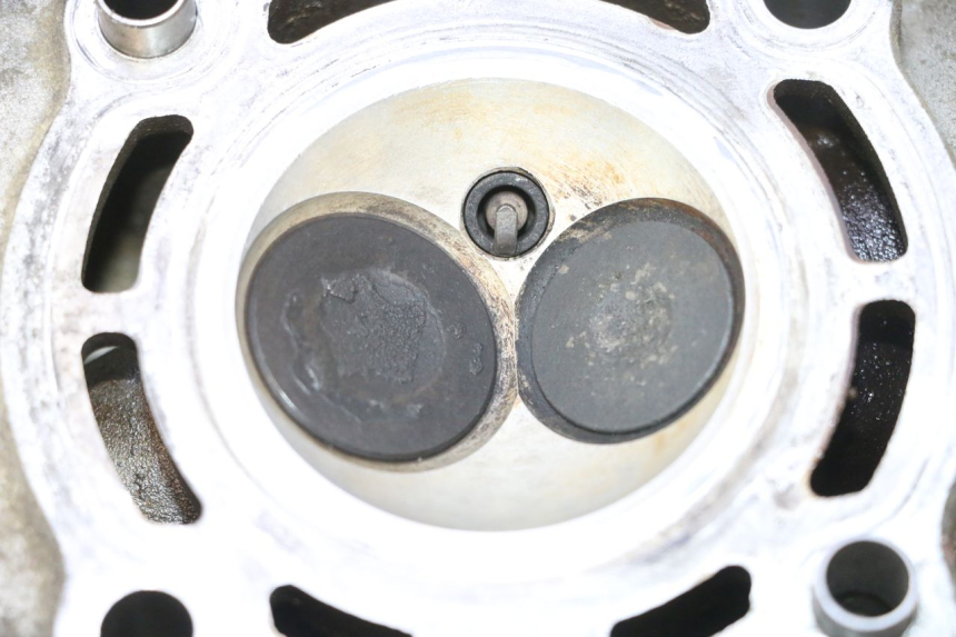 photo de CYLINDER HEAD YAMAHA YP MAJESTY 125 (2002 - 2006) - Technical close-up