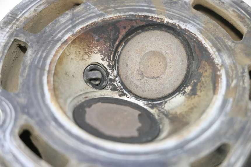 photo de CYLINDER HEAD YAMAHA YP MAJESTY 125 (1998 - 2001) - Additional view of the item